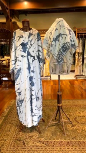 Fabia Set Kaftan + Jilbab by Dian Pelangi: Setelan Busana Muslim Maxi Dress Gamis Abaya Gaun Batik Tie Dye Pesta Pernikahan Kondangan Pengajian Wanita Hijaber Cantik Anggun Modis Modern Casual Formal Model Motif Hand Made Terbaru Kekinian