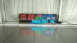 jam sholat masjid berwarna 2 Panel P5 128x32 pixel 65x18 cm huruf dan tulisan lebih detail. setting pakai HP bergaransi