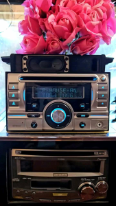 Máy nghe nhạc liền Amply ô tô Clario 8701A353. tính năng CD/RADIO/USB/AUX. giành cho mọi loại xe.