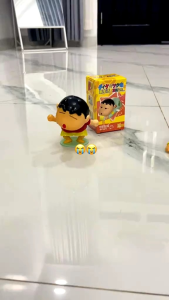 mainan shinchan figure action bisa berjalan