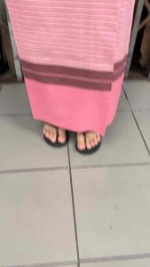 ผ้าซิ่นทอมือมีเชือกผูกเอวกาสะลองขนาดฟรีไซส์รอบหน้าผ้ากว้าง165เซนความยาวผ้าซิ่น40นิ้วเหมาะใส่ออกงานใส่ทำงานไปวัดวาทำบุญได้ทุกโอกาสค่ะสินค้าถ่ายจากงานจริงสีอาจเพี้ยนบ้างขึ้นอยู่กับแสงหน้าจอโทรศัพ รุ่นที่ใช้นะคะ