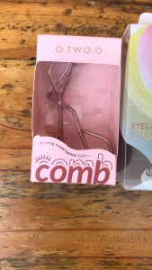 O.TWO.O Eyelash Curler – alat penjepit pelentik Bulu mata