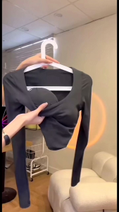 Kaos Crop Lengan Panjang Squareneck Pakaian Wanita Tren Masa Kini