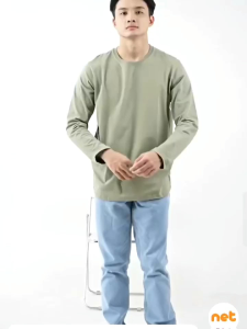 TEBAL PAKET 100RIBU 5 KAOS POLOS LENGAN PANJANG COTTON POLY 24s ATASAN PRIA WANITA SIZE M L XL XXL\\n\\n Mengenal Paket 100Ribu Kaos Polos\\n\\nPaket 100ribu kaos polos adalah pilihan tepat bagi Anda yang mencari kaos berkualitas tinggi dengan harga terjangkau. Paket ini menawarkan 5 kaos polos lengan panjang cotton poly 24s yang tersedia dalam ukuran M, L, XL, dan XXL, cocok untuk pria dan wanita.\\n\\n Keunggulan Paket 100Ribu Kaos Polos\\n\\nPaket 100ribu kaos polos memiliki beberapa keunggulan yang membuatnya menjadi pilihan yang tepat untuk Anda:\\n\\n- **Kualitas tinggi**: Kaos polos dalam paket ini terbuat dari bahan cotton poly 24s yang berkualitas tinggi.\\n- **Beragam ukuran**: Paket ini tersedia dalam ukuran M, L, XL, dan XXL, sehingga Anda dapat memilih ukuran yang sesuai dengan tubuh Anda.\\n- **Harga terjangkau**: Paket ini ditawarkan dengan harga yang terjangkau, yaitu hanya 100ribu rupiah.\\n\\n Spesifikasi Paket 100Ribu Kaos Polos\\n\\nBerikut ini adalah spesifikasi dari paket 100ribu kaos polos:\\n\\n- **Bahan**: Cotton poly 24s\\n- **Warna**: Polos\\n- **Ukuran**: M, L, XL, XXL\\n- **Jumlah**: 5 kaos\\n- **Harga**: 100ribu rupiah\\n\\n Cara Memilih Ukuran yang Tepat untuk Kaos Polos\\n\\nMemilih ukuran kaos polos yang tepat sangat penting agar Anda merasa nyaman saat mengenakannya. Berikut ini adalah tips untuk memilih ukuran kaos polos yang tepat:\\n\\n Ukuran Kaos Polos untuk Pria dan Wanita\\n\\nBerikut ini adalah panduan ukuran kaos polos untuk pria dan wanita:\\n\\n| Ukuran | Pria | Wanita |\\n| --- | --- | --- |\\n| M | 96-100 cm | 90-94 cm |\\n| L | 100-104 cm | 94-98 cm |\\n| XL | 104-108 cm | 98-102 cm |\\n| XXL | 108-112 cm | 102-106 cm |\\n\\n Tips Memilih Ukuran Kaos Polos yang Sesuai\\n\\nBerikut ini adalah beberapa tips untuk memilih ukuran kaos polos yang sesuai:\\n\\n- **Perhatikan ukuran tubuh Anda**: Pastikan Anda memeriksa ukuran tubuh Anda sebelum memilih ukuran kaos polos.\\n- **Perhatikan bahan kaos**: Bahan kaos juga mempengaruhi ukuran yang Anda pilih. Bahan cotton poly 24s pada kaos polos ini relatif elastis, sehingga Anda dapat memilih ukuran yang lebih longgar jika Anda ingin merasa lebih nyaman.\\n- **Coba kaos sebelum membeli**: Jika Anda dapat mencoba kaos sebelum membelinya, lakukanlah. Ini akan membantu Anda memastikan bahwa ukuran kaos sesuai dengan tubuh Anda.\\n\\n Mengenal Bahan Cotton Poly 24s pada Kaos Polos\\n\\nBahan cotton poly 24s adalah bahan yang digunakan pada kaos polos dalam paket 100ribu ini. Berikut ini adalah informasi lebih lanjut tentang bahan cotton poly 24s:\\n\\n Kelebihan Bahan Cotton Poly 24s pada Kaos Polos\\n\\nBerikut ini adalah beberapa kelebihan bahan cotton poly 24s pada kaos polos:\\n\\n- **Nyaman**: Bahan cotton poly 24s sangat nyaman digunakan karena tidak terlalu panas dan tidak mengganggu saat Anda bergerak.\\n- **Tahan lama**: Bahan cotton poly 24s sangat tahan lama dan tidak mudah sobek atau robek.\\n- **Elastis**: Bahan cotton poly 24s memiliki sifat elastis yang membuatnya cocok untuk berbagai kegiatan.\\n\\n Perawatan Bahan Cotton Poly 24s pada Kaos Polos\\n\\nBerikut ini adalah beberapa tips perawatan bahan cotton poly 24s pada kaos polos:\\n\\n- **Cuci dengan air dingin**: Cuci kaos polos dengan air dingin untuk menjaga kualitas bahan.\\n- **Jemur di tempat teduh**: Jemur kaos polos di tempat teduh untuk mencegah bahan menjadi keriting atau melar.\\n- **Jangan gunakan pemutih**: Jangan gunakan pemutih saat mencuci kaos polos karena dapat merusak kualitas bahan.\\n\\n Cara Memaksimalkan Penggunaan Kaos Polos Lengan Panjang\\n\\nBerikut ini adalah beberapa tips untuk memaksimalkan penggunaan kaos polos lengan panjang:\\n\\n Tips Menggunakan Kaos Polos Lengan Panjang\\n\\nBerikut ini adalah beberapa tips untuk menggunakan kaos polos lengan panjang:\\n\\n- **Gunakan sebagai dasar outfit**: Kaos polos lengan panjang dapat digunakan sebagai dasar outfit untuk berbagai kegiatan.\\n- **Padukan dengan celana jeans**: Kaos polos lengan panjang dapat dipadukan dengan celana jeans untuk tampilan yang kasual.\\n- **Tambahkan aksesori**: Tambahkan aksesori seperti topi atau sepatu untuk menambah kesan kasual pada tampilan Anda.\\n\\n Ide Fashion dengan Kaos Polos Lengan Panjang\\n\\nBerikut ini adalah beberapa ide fashion dengan kaos polos lengan panjang:\\n\\n- **Outfit kasual**: Padukan kaos polos lengan panjang dengan celana jeans dan sepatu sneakers untuk tampilan yang kasual.\\n- **Outfit santai**: Padukan kaos polos lengan panjang dengan celana pendek dan sandal untuk tampilan yang santai.\\n- **Outfit formal**: Padukan kaos polos lengan panjang dengan celana formal dan sepatu formal untuk tampilan yang formal.\\n\\n Kesimpulan\\n\\nPaket 100ribu kaos polos adalah pilihan tepat bagi Anda yang mencari kaos berkualitas tinggi dengan harga terjangkau. Paket ini menawarkan 5 kaos polos lengan panjang cotton poly 24s yang tersedia dalam ukuran M, L, XL, dan XXL, cocok untuk pria dan wanita. Pastikan Anda memilih ukuran kaos polos yang tepat dan merawat kaos polos dengan baik agar kaos polos tetap awet dan nyaman digunakan. Selamat mencoba!\"