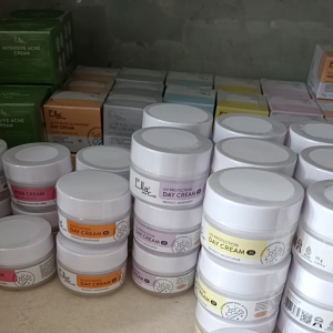 Ella Skincare Day Cream SPF 50 - Melindungi Dari Sinar Matahari Hasil Matte & Natural Look utk Semua Jenis Kulit