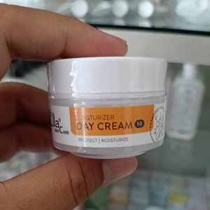 Ella Skincare Day Cream SPF 50 Moist with Ceramide NP - Untuk Kulit Super Kering Mampu Menutup Flek & Kemerahan
