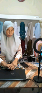 HIJAB SEGIEMPAT SULAM SAKURA BAHAN PARIS/MUSLIM SQUARE