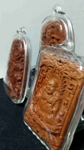 ไม้แกะสลักรูปฮกลกซิ่ว เทพเจ้าโชคลาภ(ไฉ่ซิ่งเอี๊ยกง) และพระสังคจาย(ปู๊กุ๊ยฮุก)พร้อมกรอบพลาสติก ขนาดใหญ่