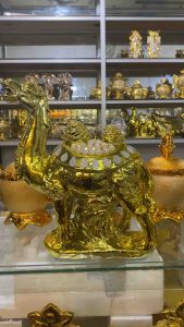 Pajangan Keramik Unta Gold