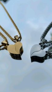Kalung Couple Liontin Hati Terbelah Titanium Magnetic Heart Necklace Set