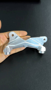 Pat heo trước VARIO xài heo 4pis size đĩa 260/267mm lỗ trụ 10mm (Heo tai xanh 50A) chất liệu nhôm CNC