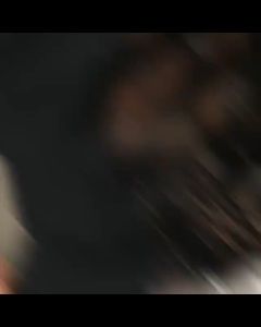 Kaos Lengan Pendek Style V Neck: Pilihan Fashion Casual Pria