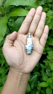 A607หัวเทียน เครื่องตัดหญ้า 2 จังหวะ Martens/Makita/หัวเทียน411แท้ ถอดเครื่องแท้ใหม่ มือ1BM6Aหัวเทียนเย็น  ***(ราคาต่อ 1 หัว) งานคุณภาพแท้***