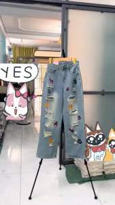 Quần jeans nữ ống rộng màu màu vintage  RÁCH TUA RUA THÊU CHỮ SẮC NET L497834