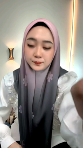 Hijab Segi empat Motif pita Terbaru