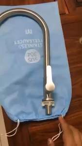 เปลี่ยนแปลงวัสดุกระทั่ง หัวก๊อกน้ำสแตนเลสปืนสีเทา ตลับลูกปืน หมุนอ่างล้างจาน ผมูกปืน