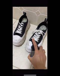 Chai xịt tạo bọt vệ sinh giày Sneaker Chất tẩy rửa giày trắng 330ml Dung dịch vệ sinh giày giặt khô giày cao cấp