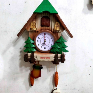 Jam Dinding Kikuk Perjam dan Bandulan Quartz