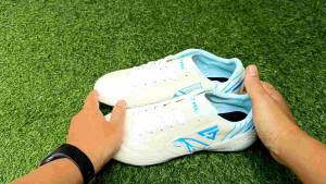 GASTRUZ!! SEPATU BOLA ORIGNAL GASTRUZ DAKAR PUTIH TOSCA TERBARU FREE KAOS KAKI PANJANG/SEPATU BOLA GASTRUZ TERBARU ORIGNAL
