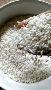 Beras Ketan Putih 1 Kg: Berbagai Manfaat & Cara Menggunakannya