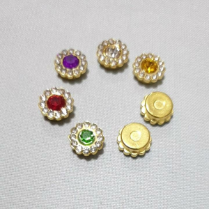 เพชรล้อม  ( 50 ชิ้น) ขนาดประมาณ 11 มิล เพชร  เพชรล้อมไฮโซ ของตกแต่ง ฐานด้านหลังราบเรียบเหมาะสำหรับใช้กาวยึดติด ใช้ตกแต่งชิ้นงาน เพชรเทียม