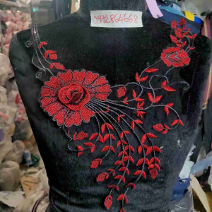 Ren cổ thêu hoa nổi