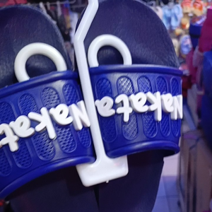 Sandal Slop Anak Laki-Laki Terbaru: Desain Trendy & Tahan Lama