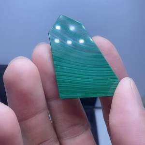 5785-ĐÁ MALACHINE XANH SỌC ( THIÊN NHIÊN) MẶT ĐÁ