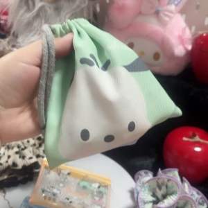 ถุงผ้าลาย Sanrio ถุงผ้าหูรูด อเนกประสงค์ ใส่เครื่องสำอางค์ 🎉14x14cm