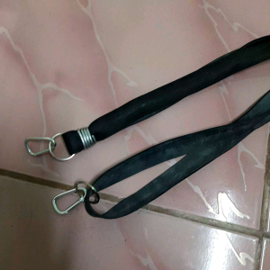 สายรัดของท้ายมอเตอร์ไซค์(3ชิ้น/ชุด)รัดผ้าใบสายรัดตะกร้ารัดอเนกประสงค์ทำจากยางมอเตร์ไซค์เหนียวทนยืดหยุ่นดีมากคัดเอาเเต่ท้องยางที่มีความหนาเท่านั้นเพื่อความทนทานยืดอายุการใช้งานได้นานรัดผ้าใบก็หายห่วงเพราะมีห่วงตาขอคล้องตาไก่ให้ด้วยใช้งานสะดวกสบาย