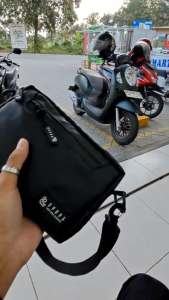 Tas Selempang Pria Wanita Anti Air Slingbag Waterproof Handbag Cluthbag Venom