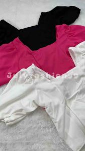 Lyona Blouse Crop Top: Atasan Wanita Sabrina Cantik & Nyaman\\n\\nLyona Blouse Crop Top adalah atasan wanita yang menampilkan desain modern dan elegan, cocok untuk berbagai acara sehari-hari. Dengan desain crop top yang trendi, Lyona Blouse Crop Top menjadi pilihan tepat bagi para wanita yang mencari atasan yang nyaman dan modis.\\n\\n Apa Itu Lyona Blouse Crop Top?\\n\\nLyona Blouse Crop Top adalah atasan wanita yang dirancang dengan desain crop top modern dan elegan. Atasan ini memiliki potongan yang pas di bagian atas tubuh, memberikan tampilan yang anggun dan menarik. Lyona Blouse Crop Top dapat dipadukan dengan celana atau rok untuk menghasilkan penampilan yang sempurna.\\n\\n Kelebihan Lyona Blouse Crop Top\\n\\nBeberapa kelebihan dari Lyona Blouse Crop Top antara lain:\\n\\n* Desain modern dan elegan\\n* Nyaman dipakai sehari-hari\\n* Cocok untuk berbagai acara\\n* Memiliki beragam warna dan ukuran\\n\\n Desain Elegan & Modern\\n\\nLyona Blouse Crop Top menawarkan desain yang modern dan elegan, dengan potongan yang pas di bagian atas tubuh. Atasan ini cocok dipakai oleh wanita yang mencari tampilan yang anggun dan menarik. Desain crop top yang trendi membuat Lyona Blouse Crop Top menjadi pilihan tepat bagi para wanita yang ingin tampil modis.\\n\\n Bagaimana Memilih Lyona Blouse Crop Top yang Tepat?\\n\\nUntuk memilih Lyona Blouse Crop Top yang tepat, ada beberapa hal yang perlu diperhatikan, yaitu:\\n\\n Ukuran & Warna\\n\\nPilih ukuran Lyona Blouse Crop Top yang sesuai dengan ukuran tubuh Anda. Pastikan atasan tersebut pas di badan dan tidak terlalu ketat atau longgar. Selain itu, pilih warna Lyona Blouse Crop Top yang sesuai dengan selera dan gaya Anda.\\n\\n Bahan & Kualitas\\n\\nPerhatikan bahan dan kualitas Lyona Blouse Crop Top sebelum membelinya. Pilih atasan yang terbuat dari bahan berkualitas tinggi dan nyaman dipakai. Pastikan juga bahwa Lyona Blouse Crop Top yang Anda pilih memiliki kualitas yang baik.\\n\\n Bagaimana Memadukan Lyona Blouse Crop Top Dengan Pakaian Lainnya?\\n\\nUntuk mendapatkan penampilan yang sempurna, Anda perlu memadukan Lyona Blouse Crop Top dengan pakaian lainnya. Berikut adalah beberapa tips untuk memadukan Lyona Blouse Crop Top dengan celana atau rok:\\n\\n Celana & Rok\\n\\nLyona Blouse Crop Top dapat dipadukan dengan celana atau rok untuk menghasilkan penampilan yang sempurna. Pilih celana atau rok yang sesuai dengan warna dan gaya Lyona Blouse Crop Top Anda.\\n\\n Aksesoris & Sepatu\\n\\nUntuk menambah kesan anggun dan menarik pada penampilan Anda, tambahkan aksesoris seperti anting, gelang, atau kalung. Pilih sepatu yang sesuai dengan gaya dan acara yang akan Anda hadiri.\\n\\n Bagaimana Merawat Lyona Blouse Crop Top Agar Tahan Lama?\\n\\nAgar Lyona Blouse Crop Top tetap tahan lama dan awet, ada beberapa hal yang perlu diperhatikan, yaitu:\\n\\n Cara Membersihkan\\n\\nBersihkan Lyona Blouse Crop Top secara rutin dengan cara mencuci atau menyetrika. Pastikan Anda menggunakan deterjen dan suhu air yang sesuai dengan bahan Lyona Blouse Crop Top Anda.\\n\\n Cara Menyimpan\\n\\nSimpan Lyona Blouse Crop Top di tempat yang kering dan bersih. Jangan simpan atasan tersebut di tempat yang lembab atau terkena sinar matahari langsung, karena hal tersebut dapat merusak bahan Lyona Blouse Crop Top Anda.\\n\\nDengan memperhatikan cara membersihkan dan menyimpan Lyona Blouse Crop Top, Anda dapat menjaga kualitas dan tampilan atasan tersebut agar tetap terlihat cantik dan menarik.\\n\\n Kesimpulan\\n\\nLyona Blouse Crop Top adalah atasan wanita yang menampilkan desain modern dan elegan, cocok untuk berbagai acara sehari-hari. Dengan memilih ukuran, warna, dan bahan yang tepat, Anda dapat mendapatkan Lyona Blouse Crop Top yang sesuai dengan selera dan gaya Anda. Selain itu, dengan memadukan Lyona Blouse Crop Top dengan celana atau rok, serta menambahkan aksesoris dan sepatu, Anda dapat mendapatkan penampilan yang sempurna. Jangan lupa untuk merawat Lyona Blouse Crop Top agar tetap tahan lama dan awet.\n}