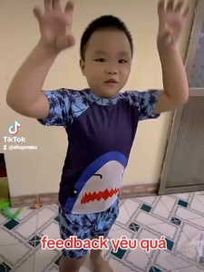 Đồ bơi bé trai kèm mũ hoạ tiết cá mập 16-50kg