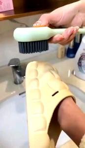 CHD534 出液鞋刷 (2pcs) Soap Dispenser Shoes Brush Handheld Cleaning Brush Soap Storing