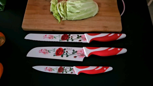 💥1 ชุด มี 3 ชิ้น มีดลายดอกกุหลาบ ด้ามจับสีแดงสีม่วง สแตนเลสแท้ สินค้าพร้อมส่