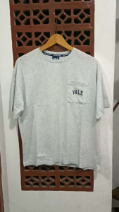 Kaos Yale Pocket Branded: Pilihan Tepat untuk Acara Santai