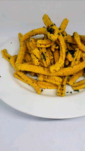 Kerupuk Mie Jujut Cikruh: Mie Kuning Pedas Daun Jeruk