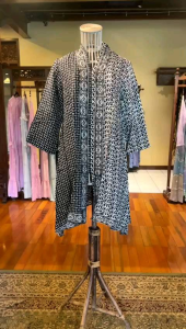 Tunik Kebaya Viscos by Dian Pelangi: Blouse Cantik untuk Pesta & Kantor