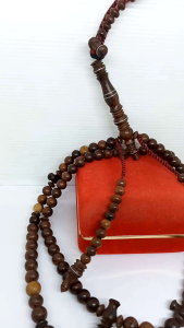 tasbih tijani kayu Kelor emas benang rajut