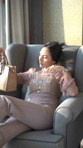 กระเป๋าถือ พร้อมส่ง สะพายข้าง สายหนัง ปรับสายได้ ผ้าพันหูหิ้ว ลายหนังจระเข้ 11 นิ้ว หนัง PU พียู