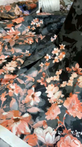 Kain Armany Silk Warna Hitam dan Putih//Motif Amna Bella Naufal//Kain Lembut dan Adem//Kain Silky Premium