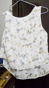 Preloved/ Thrift/ Bundle Floral Flowing Sleeveless Blouse