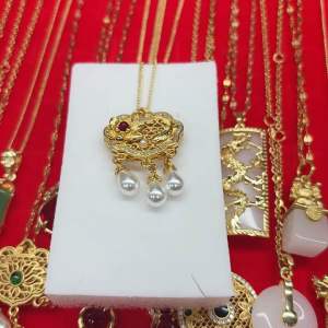 Pearl Pendant and Necklace