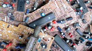 IC LV76211 3C komplit masih ada IC memori... IC masih nempel d papan fcb.