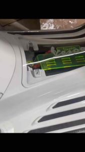 แผ่นล็อคแบตเตอรี่ / ฝาล็อคแบตเตอรี่ เวสป้า vespa sprint primavera 125 150