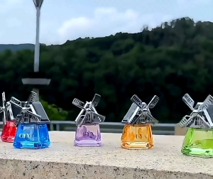 Parfum Pewangi Mobil Mewah Motif Rumah Kincir: Aromatherapy Car Freshener untuk Pajangan Dashboard Mobil