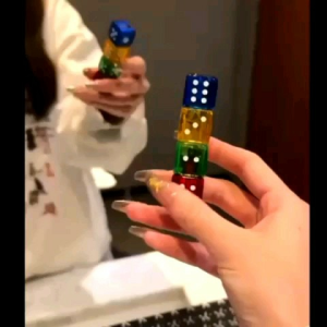 🔥READY STOCK🔥抖音网红发光跑马灯骰子打火机新奇特创意个性透明彩灯直冲火充气打火机送男友礼物