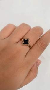 CINCIN TITANIUM MODEL DAUN SEMANGGI ZIRCON HITAM TIDAK LUNTUR TIDAK ALERGI PERHIASAN WANITA KEKINIAN KOREAN STYLE LAPIS GOLD TERBARU 2024 PERHIASAN IMPORT FASHION TERLARIS