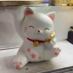 Mâm bồng đựng hoa quả dạng mèo dâng lễ ban Thần Tài