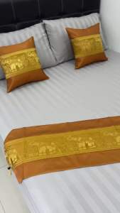 ผ้าคาดเตียง ลายคาดช้างใหญ่ ยาว 200 ชม. กว้าง 35 ชม. *กรุณาอ่านรายละเอียดสินค้าก่อนกดสั่งชื้อ หรือทักสอบถามก่อนได้